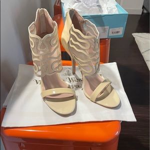 NWOT Maren RARE nude heels with box and dust bag